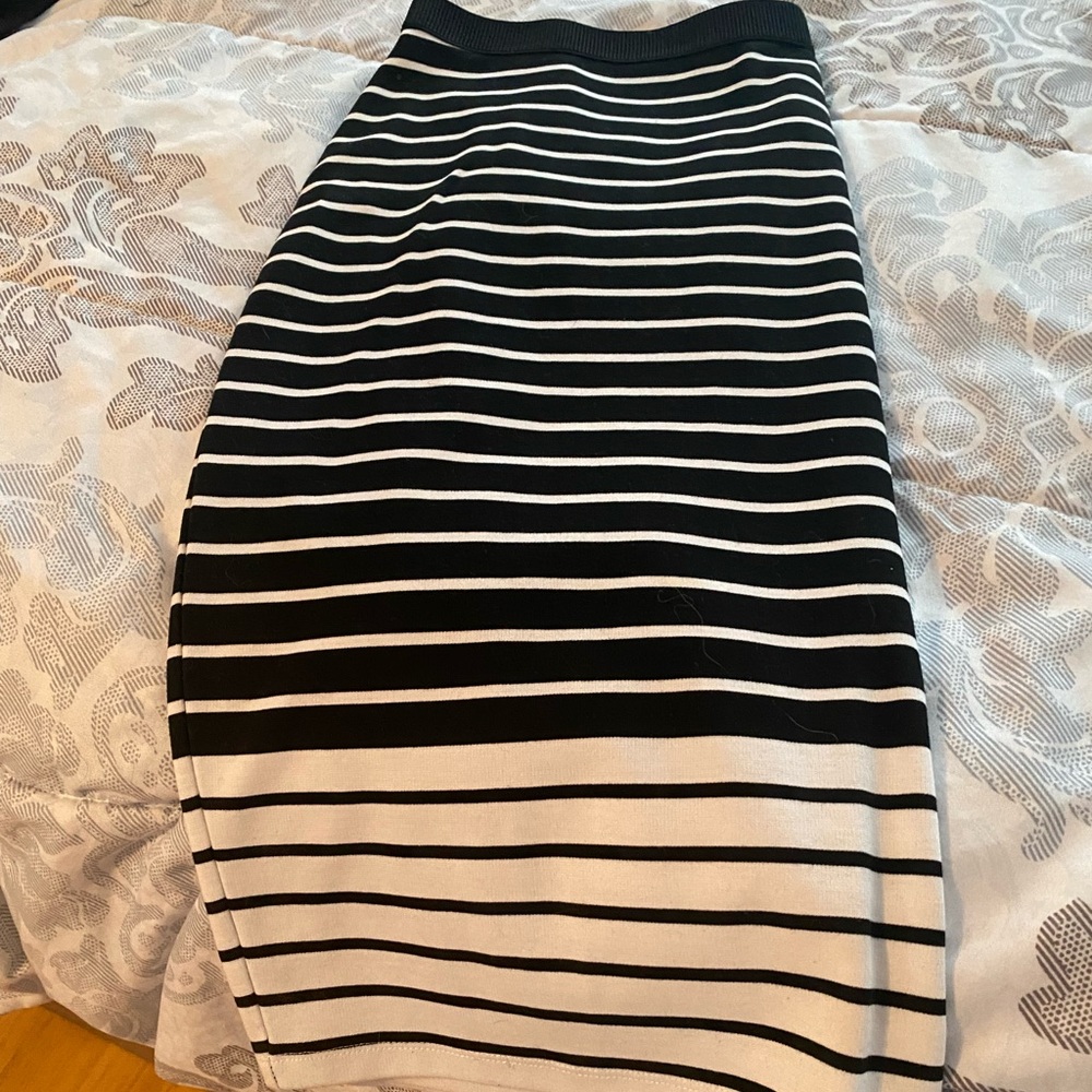 Striped stretchy pencil skirt